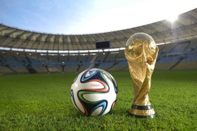星空体育-浓眉哥创纪录关键突破，FPX强势带队取胜！